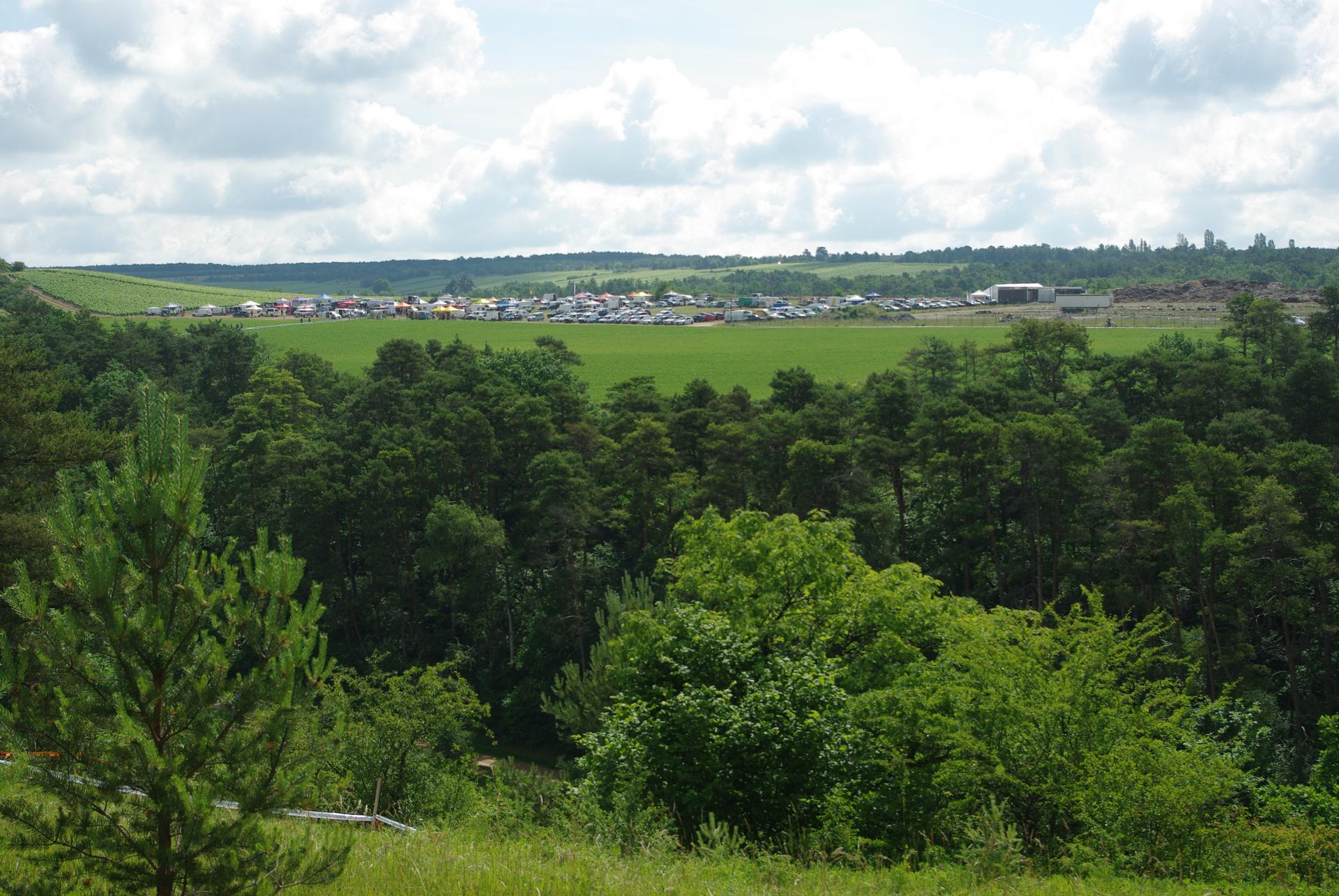 vue sur le terrain du moto-club